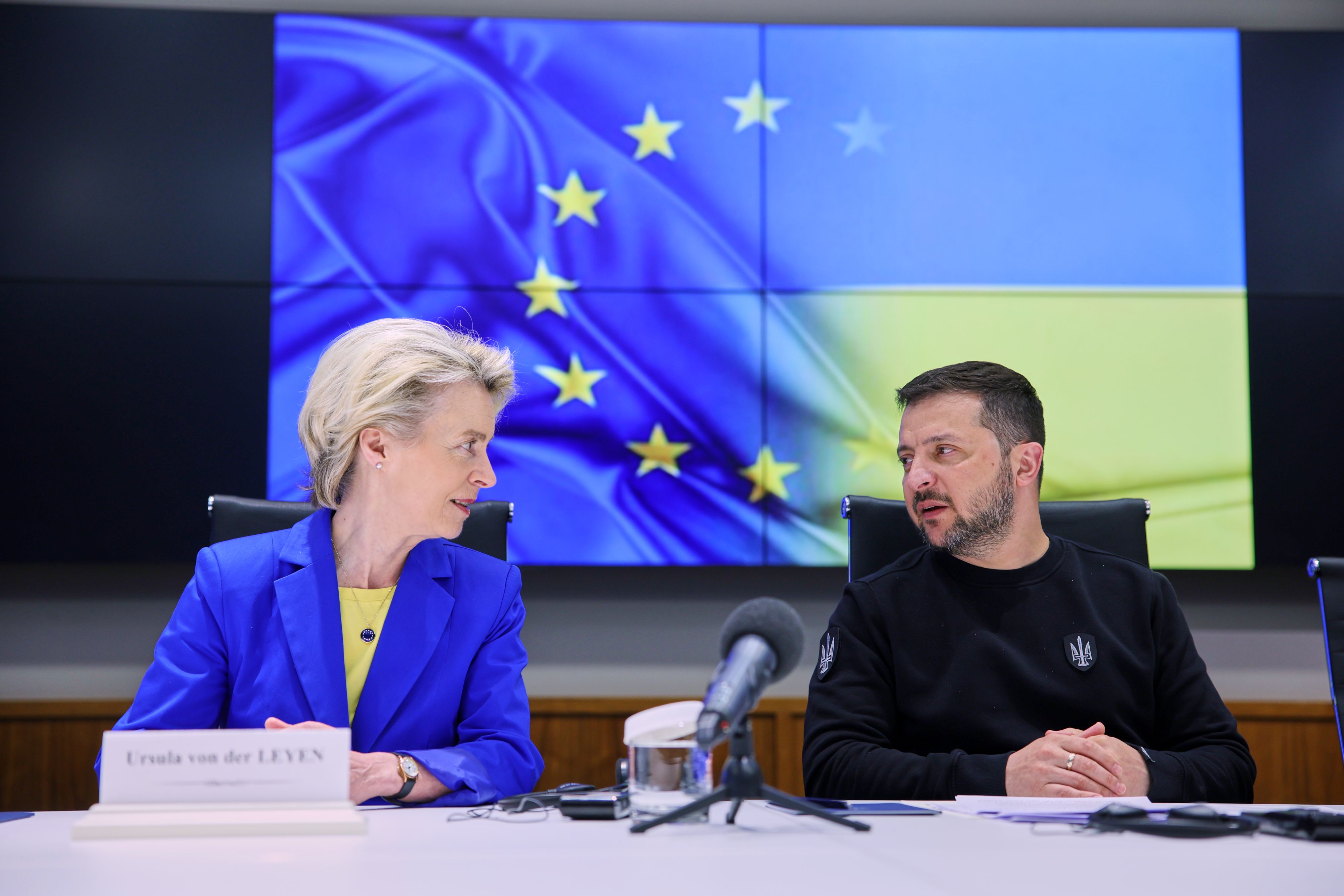 Ursula von der Leyen y Volodomir Zelensky.